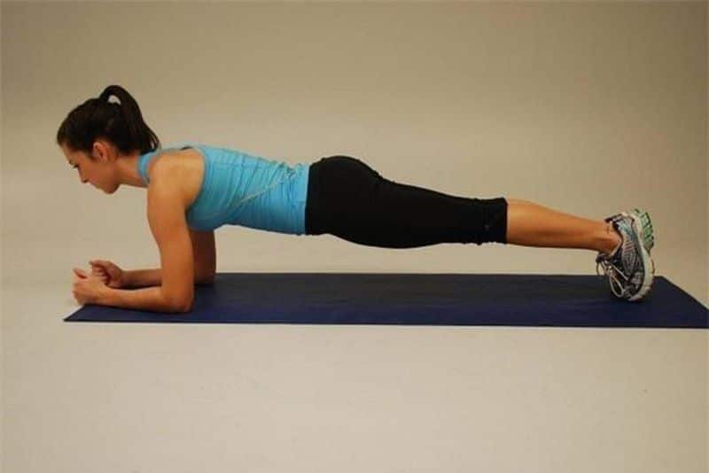 Bài tập giảm mỡ bụng sau sinh (Plank cẳng tay)