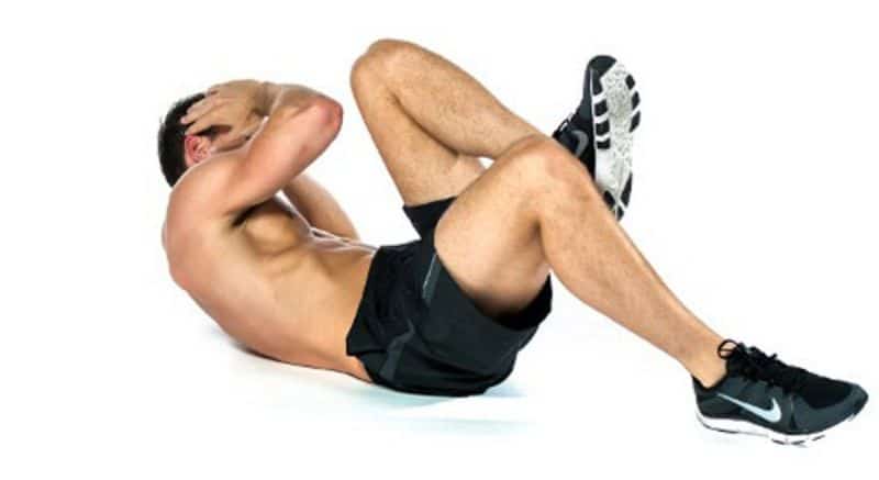Gập bụng chéo – một trong các bài tập giảm mỡ bụng cho nam