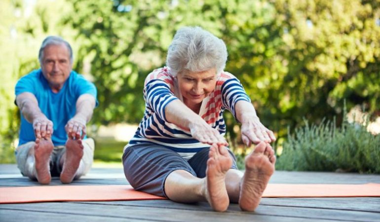12 Bài tập Yoga cho người cao tuổi cải thiện sức khỏe