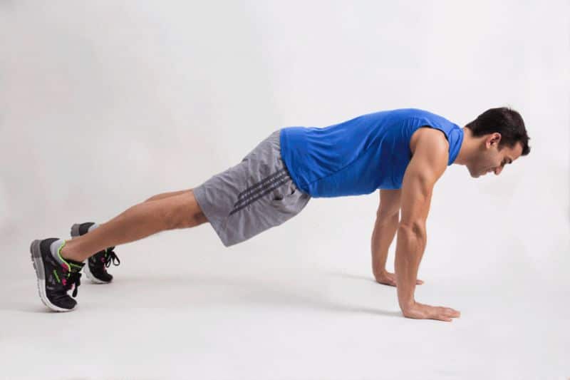 Hít đất là một trong gym cơ bản cho nam giới khi mới bắt đầu luyện tập