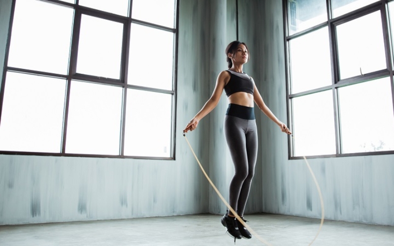 Nhảy dây để giảm mỡ bắp chân