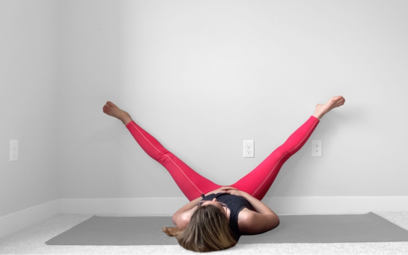 tư thế yoga straddle up the wall